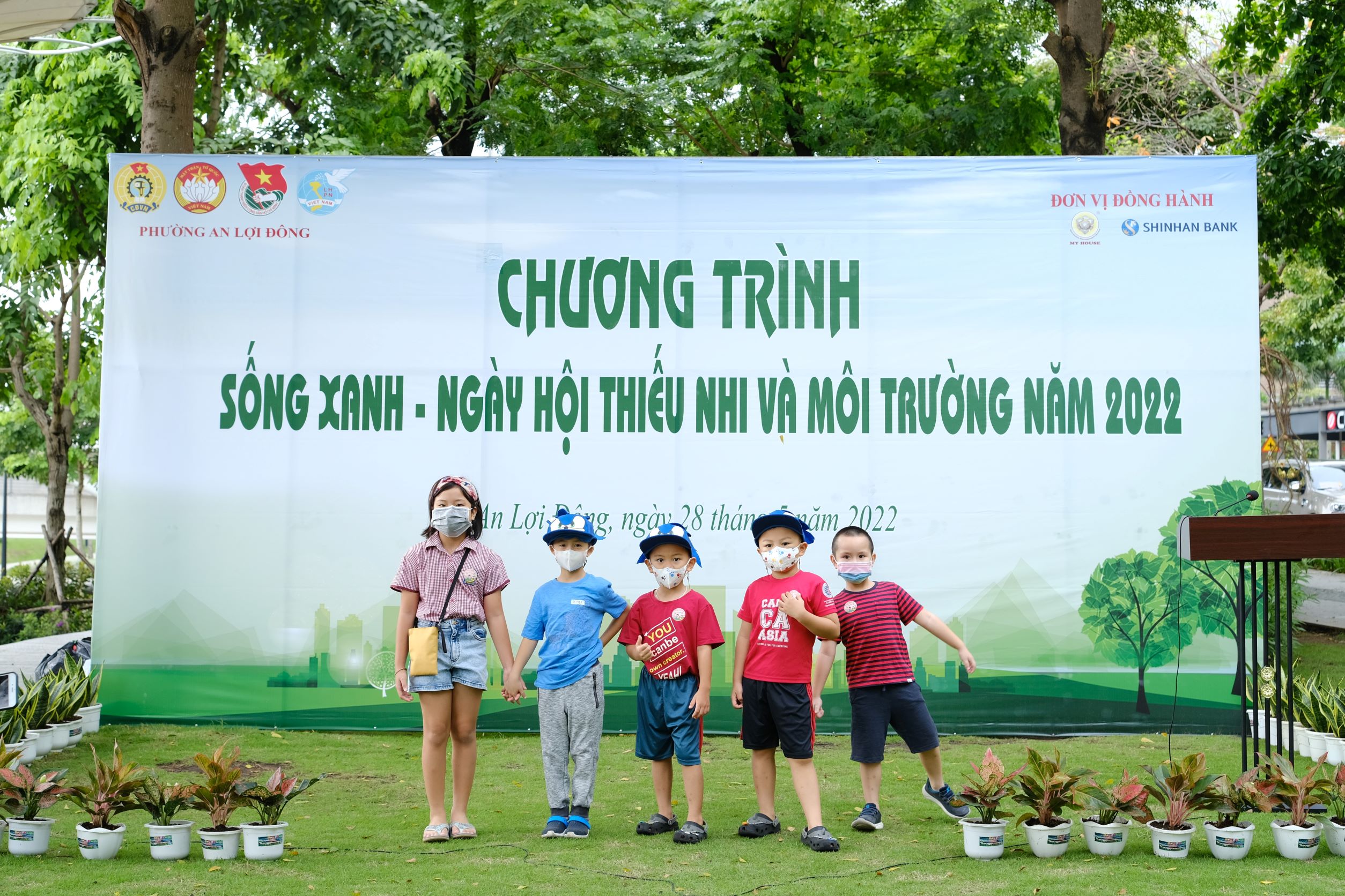 My House mang khong khi ngay hoi quoc te thieu nhi den cac em nho