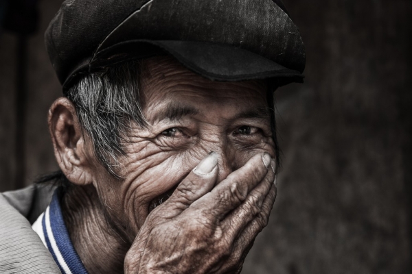 ÔNG LÃO ĐỂ LẠI 3 THẺ NGÂN HÀNG CHO 3 CON TRAI, NHƯNG HỌ ĐỀU KHÔNG BIẾT MẬT KHẨU, CHÁU GÁI NÓI 1 CÂU KHIẾN HỌ HỐI HẬN ÔNG LÃO ĐỂ LẠI 3 THẺ NGÂN HÀNG CHO 3 CON TRAI, NHƯNG HỌ ĐỀU KHÔNG BIẾT MẬT KHẨU, CHÁU GÁI NÓI 1 CÂU KHIẾN HỌ HỐI HẬN