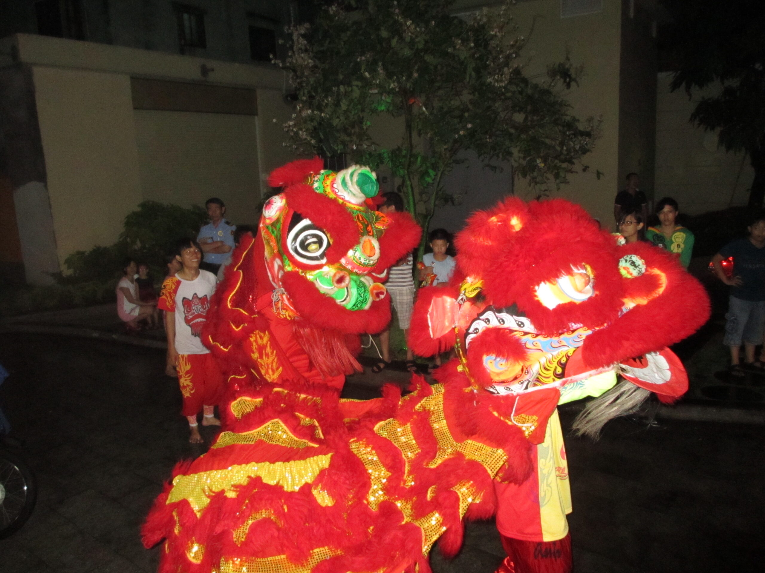 Khép lại trung thu 2014 với niềm vui trẻ thơ