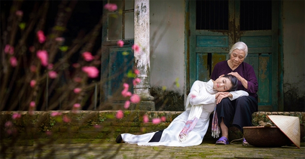 MÙNG 8/3 CỦA NỘI: VỀ GIÀ MỚI THẤY CÔ ĐƠN, CHẲNG MONG GÌ BẰNG ĐƯỢC QUÂY QUẦN BÊN CON CHÁU