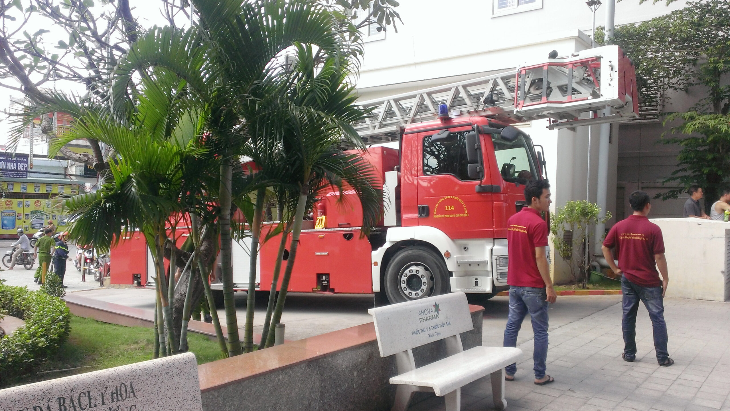 DIỄN TẬP PCCC, CỨU HỘ- CỨU NẠN THƯỜNG NIÊN 2015 TẠI CAO ỐC THỊNH VƯỢNG