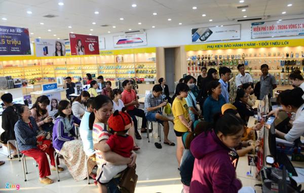 VINAPHONE, MOBIFONE LÙI THỜI HẠN BỔ SUNG THÔNG TIN, VIETTEL GIỮ NGUYÊN